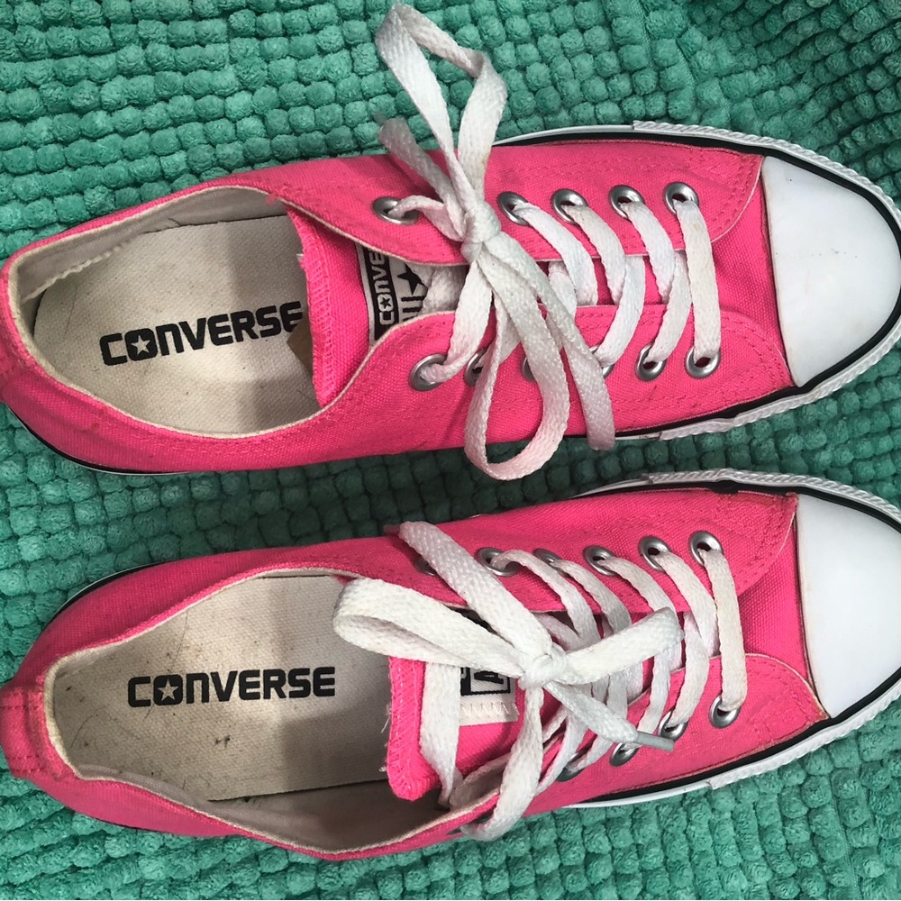Converse Pink Low Top Sneakers with White Toe Cap Women’s Size 8 - Picture 2 of 6